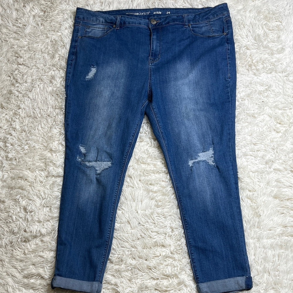AVENUE DENIM ANKLE JEANS